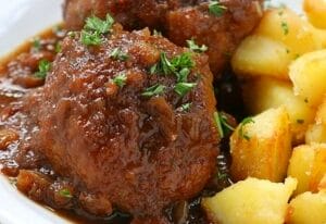 Vegan meatballs a la Liégeoise, rabbit sauce